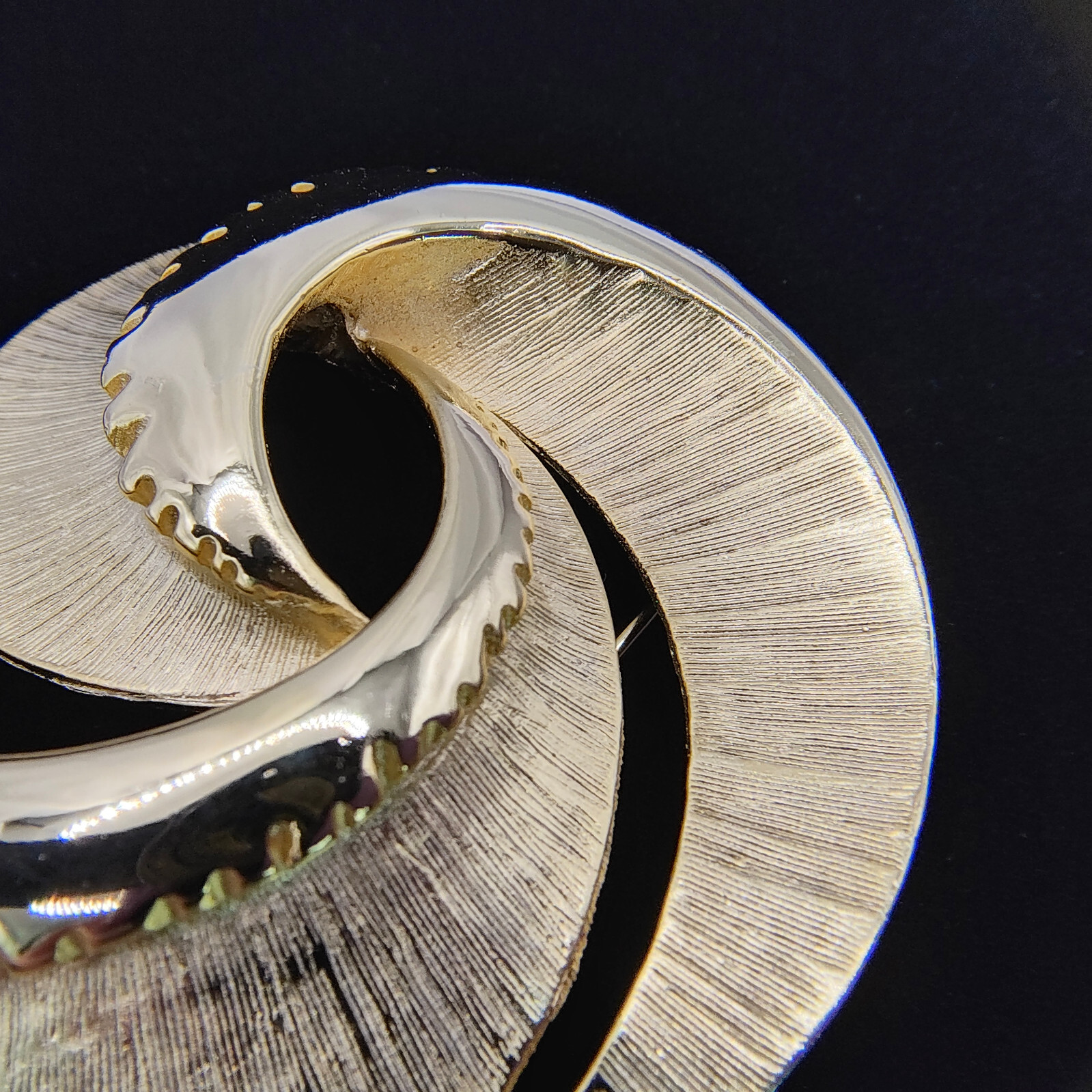 VTG Tona Gold Tone Brooch Pin Swirl Drip Multiple Textures Modernist Signed