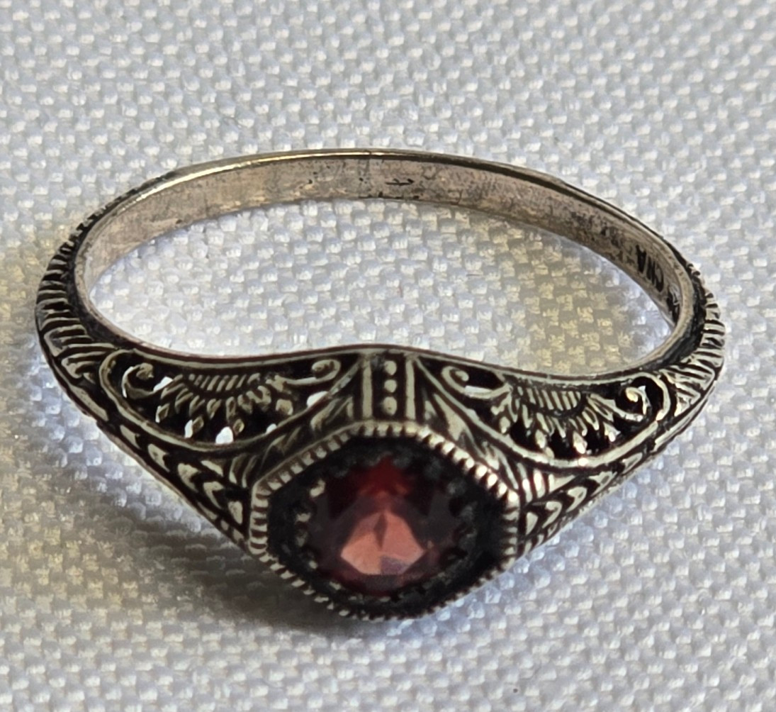 Vtg Sterling Silver Ring 1.76g Fine Jewelry Size 6.75 Band Garnet Look *READ*