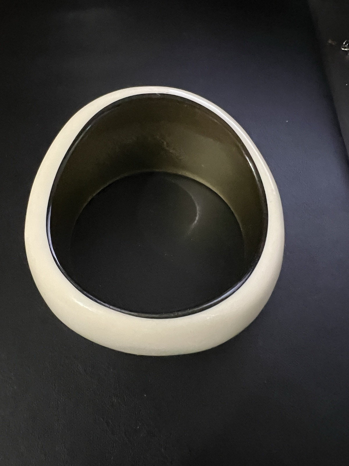 Vtg Chunky resin Acrylic Plastic Wide Bangle 8″ width 1-1.50″ graduated