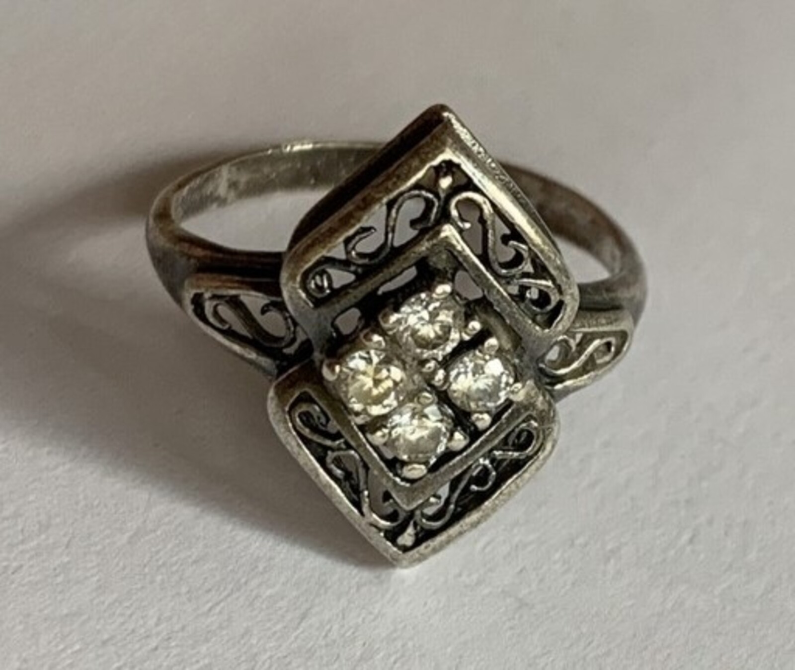 Vintage ring sterling silver 925 Size 8.5 Weight 2.8 g. Filigree.