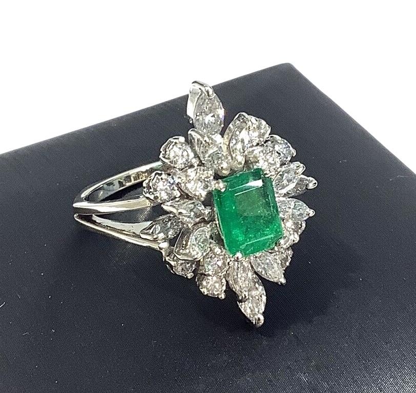 18K White Gold 1.88ctw Rectangular Cut Emerald & H/VS Mixed Cut Diamond Ring