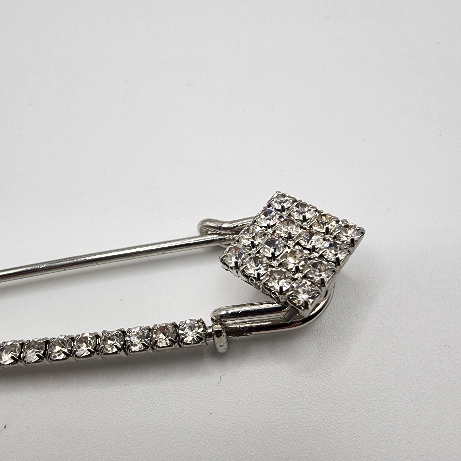 Square Diamond Shape Rhinestone Silver Tone Safety Pin Style Pin Brooch 3″ Long