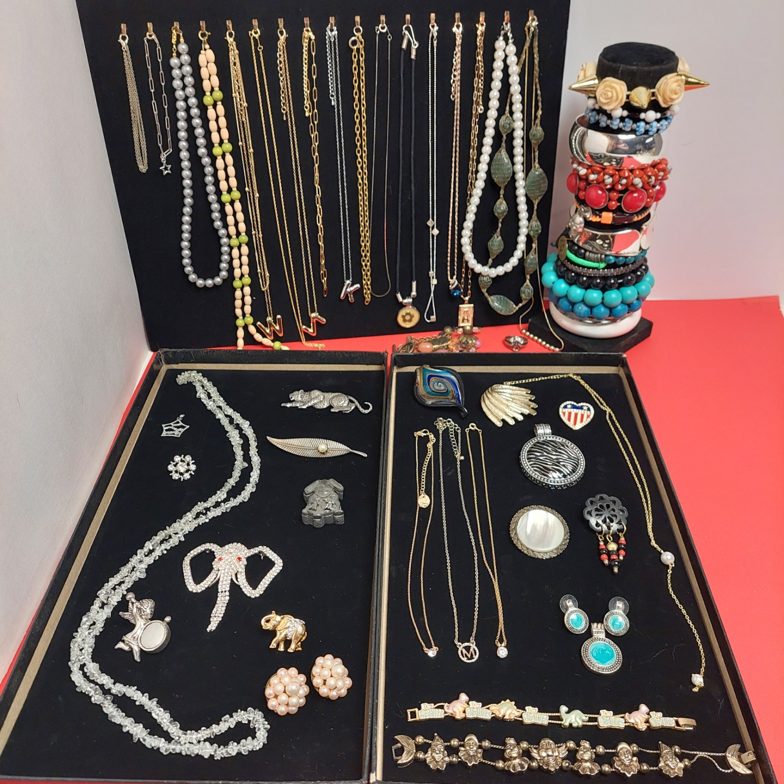 60 Piece Vintage-Now Jewelry Lot Necklaces Bracelets Brooches Earrings