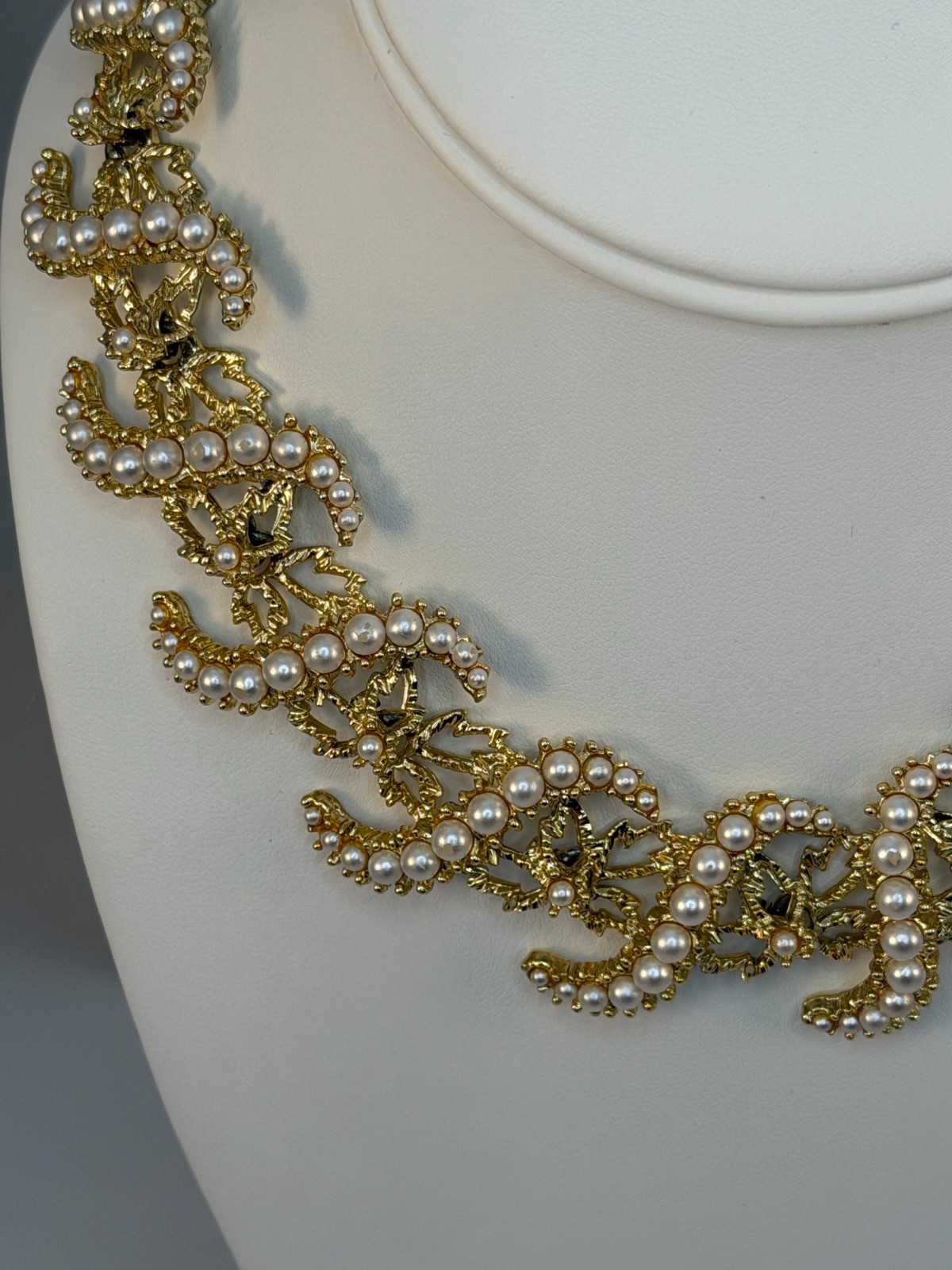 Rare Vintage 1950s 1960s Coastal Theme Faux Pearl Segmented Collar Necklace