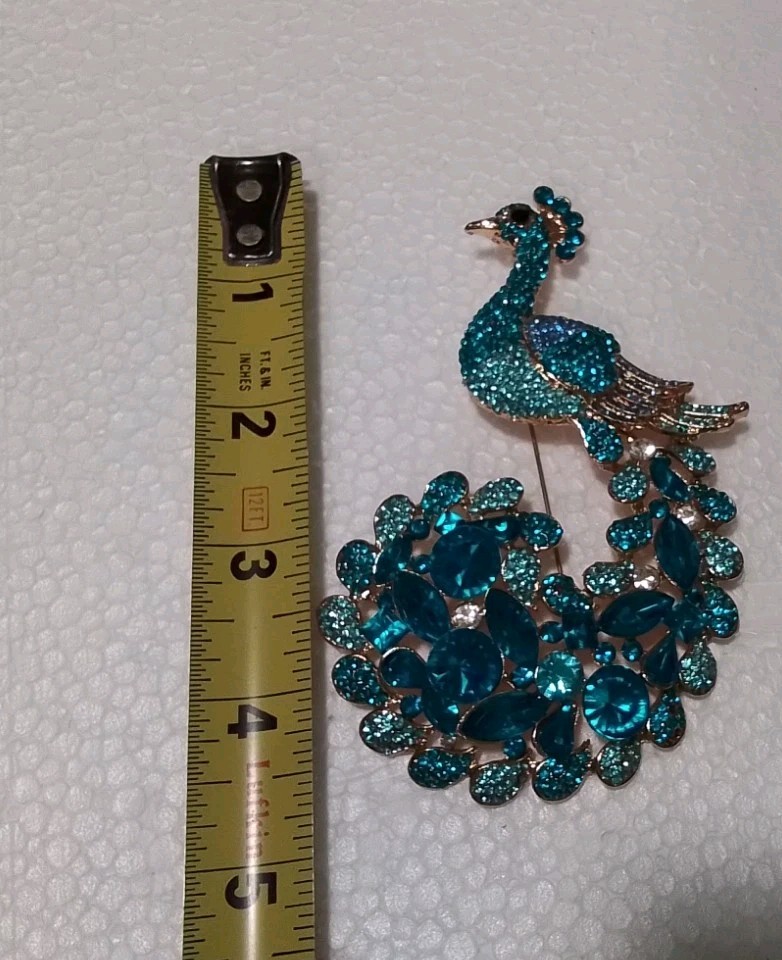 Vintage Peacock rhinestone goldtone Brooch 4 1/2″ high