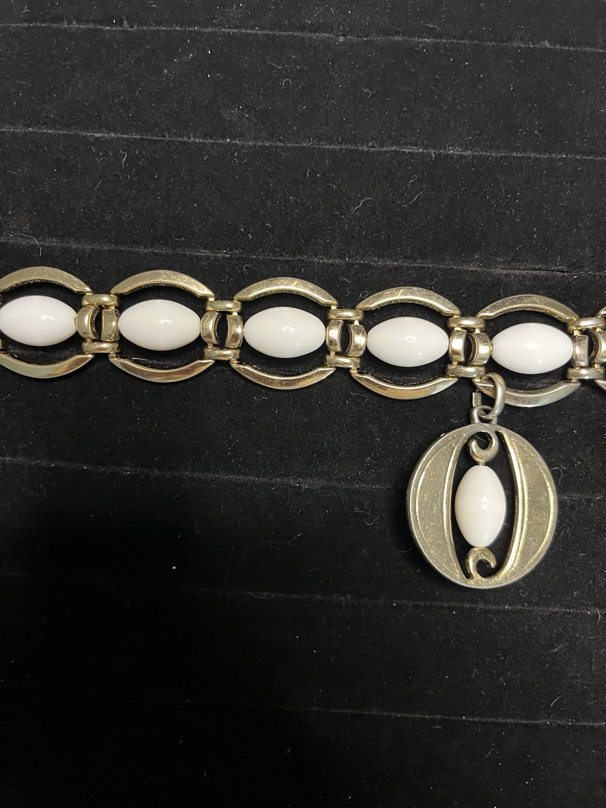 Vintage MONET White Thermoset Round Link Chunky Bracelet Goldtone 8”