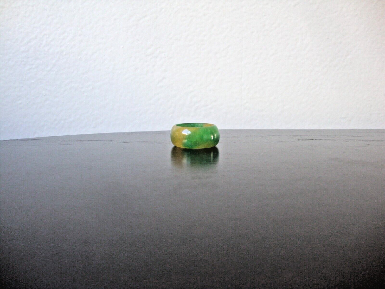 VINTAGE 1970s HONG KONG MULTICOLOR JADE AGATE 10 MM BAND SZ 8.5