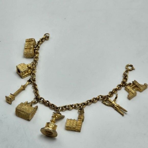 70’s United Kingdom Charm Bracelet Gold Tone Metal Souvenir Statement Costume Fa