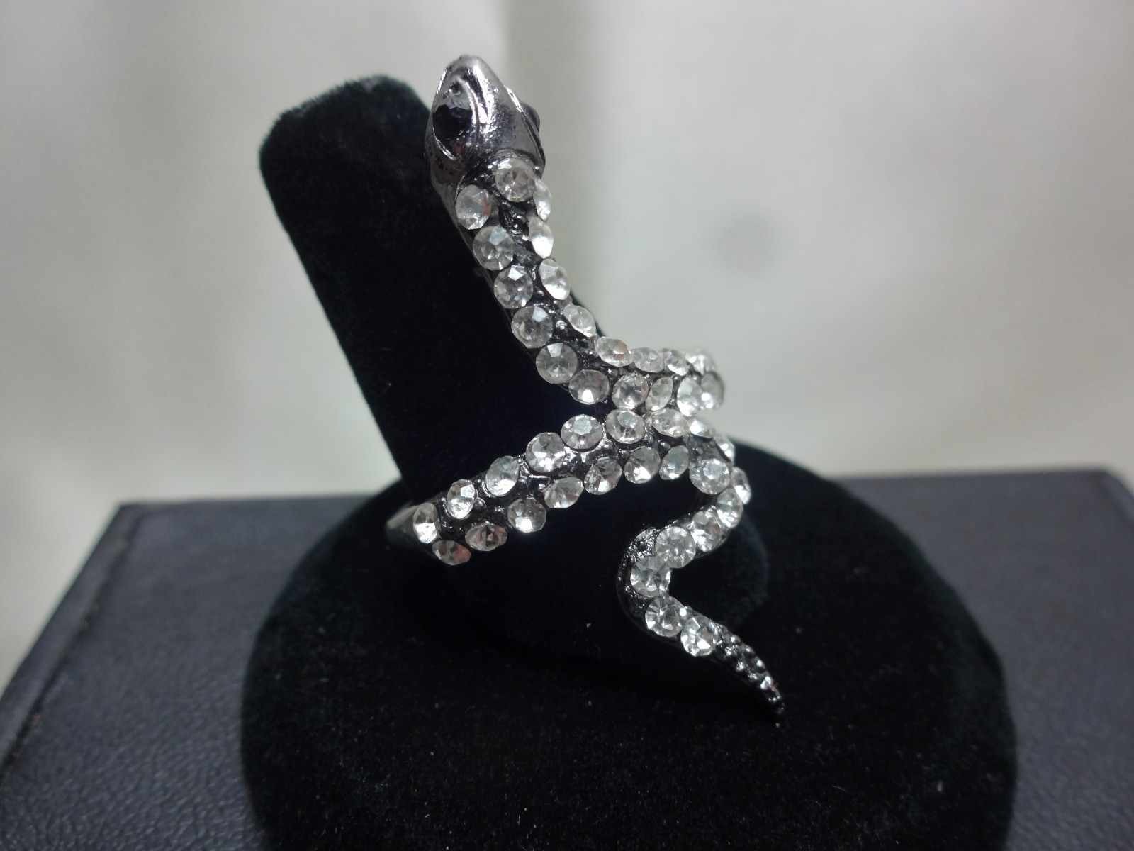 VINTAGE METAL ALLOY SNAKE RING WITH CRYSTAL INLAID BODY APPROX. SIZE 9