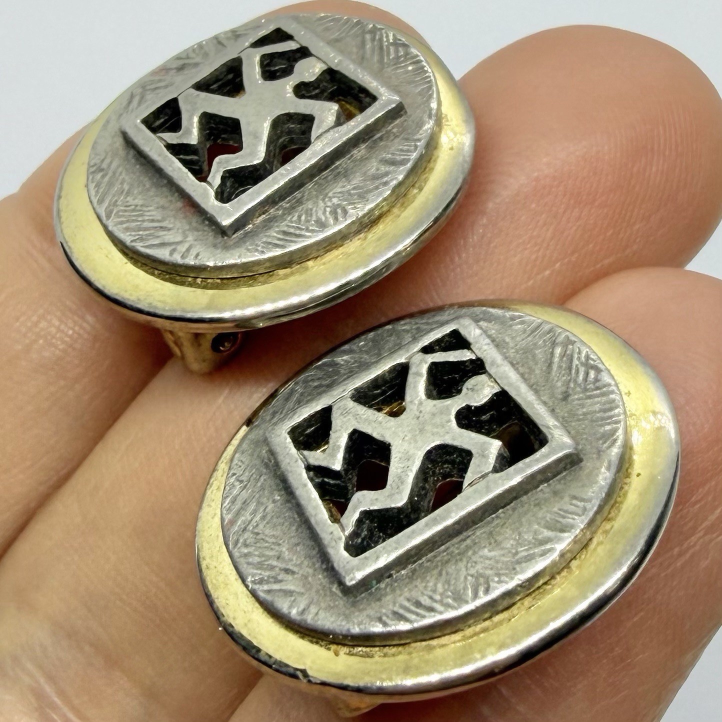Vtg Ethnic Two-tone Round Button Earrings Clip-on