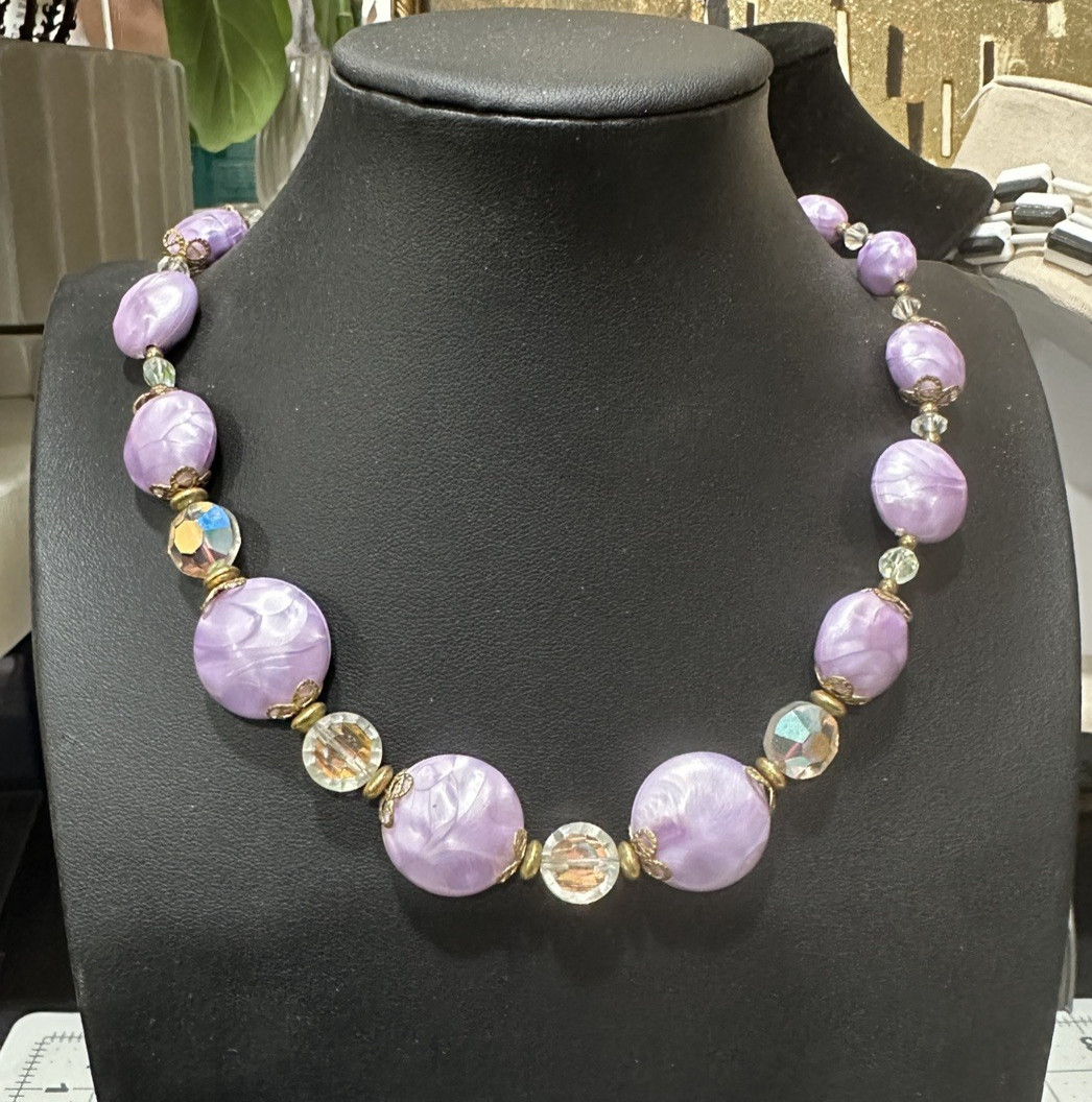 Vintage Light Purple Graduated Acrylic Bead Necklace 16 Inch AB Textuured
