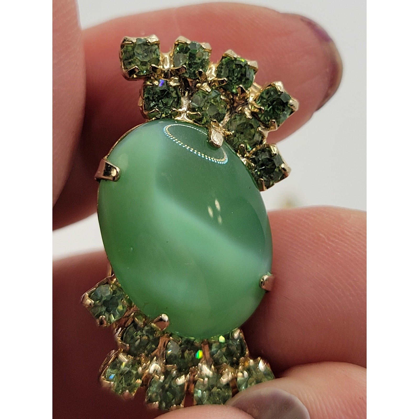 Light Green Glass Rhinestone Clip On Earrings Goldtone Prong Set Stones Gorgeous