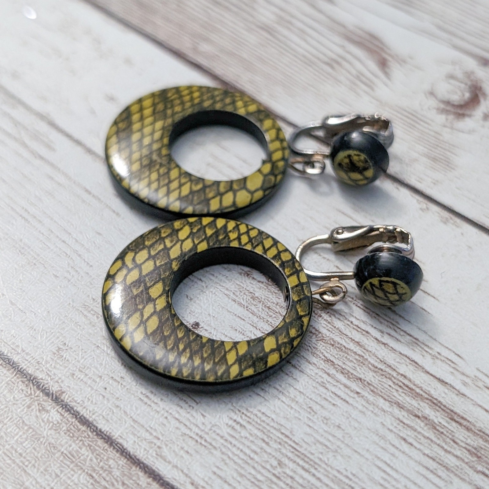 Vintage Clip On Earrings 1 & 5/8″ Very Large Stunning Scale Pattern Dangle Drop