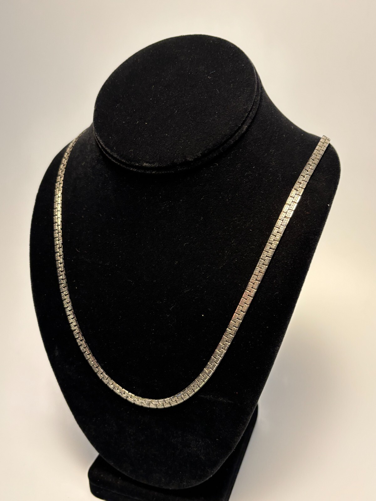 Necklace Offset Rectangle Chain Pattern Unique Retro Silver Tone