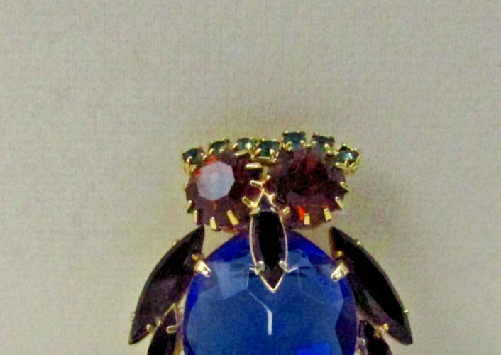 Alice Caviness Gold Toned Blue, Red & Black Rhinestone Owl Brooch 1.5″ #481