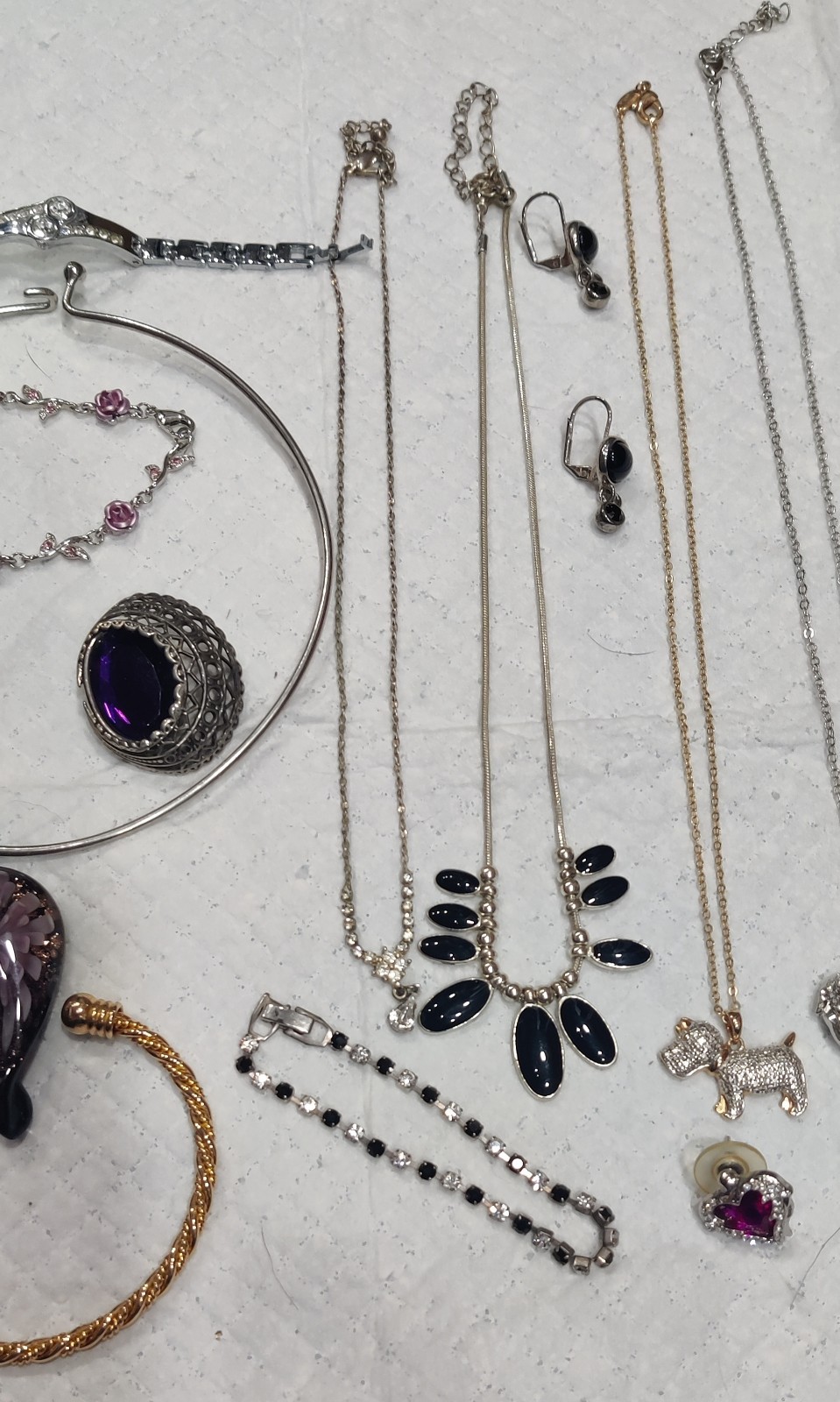 Lot Of Estate Costume Jewelry, 16 Pcs