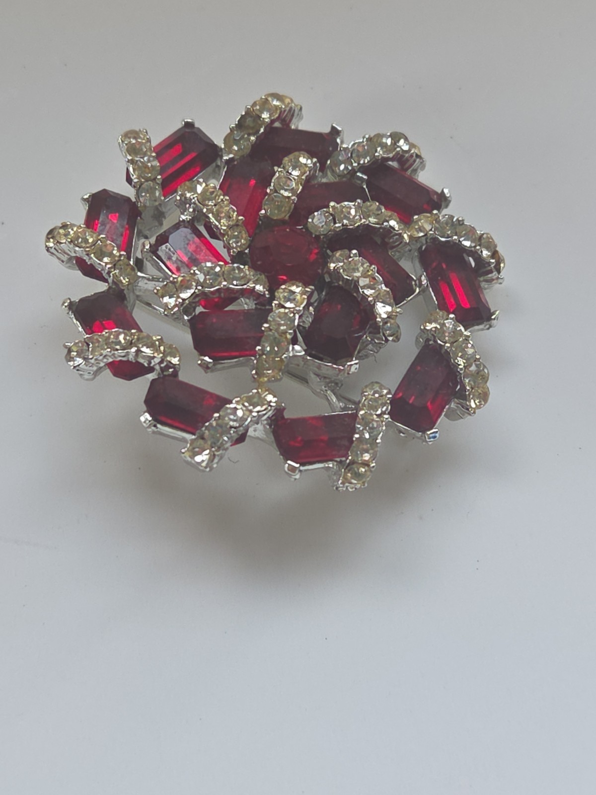 Vintage Ruby Red & Clear Rhinestone Brooch ( Excellent Condition ) 1.5″ Round