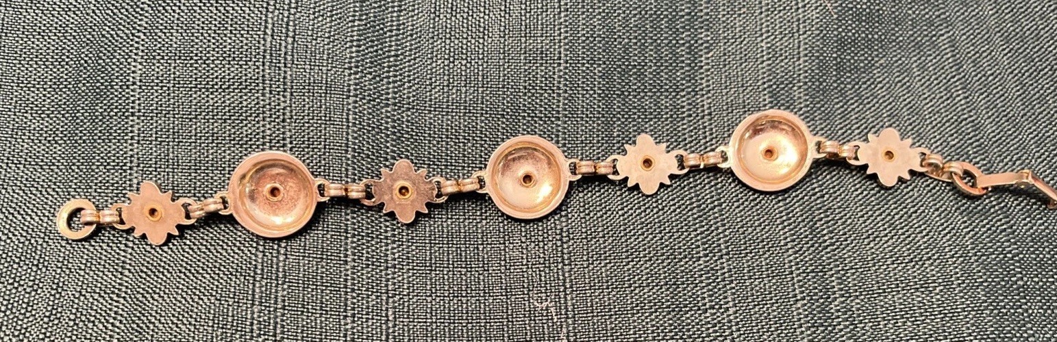 Vintage Light Gold Tone Bracelet With Pink Stones Unmarked