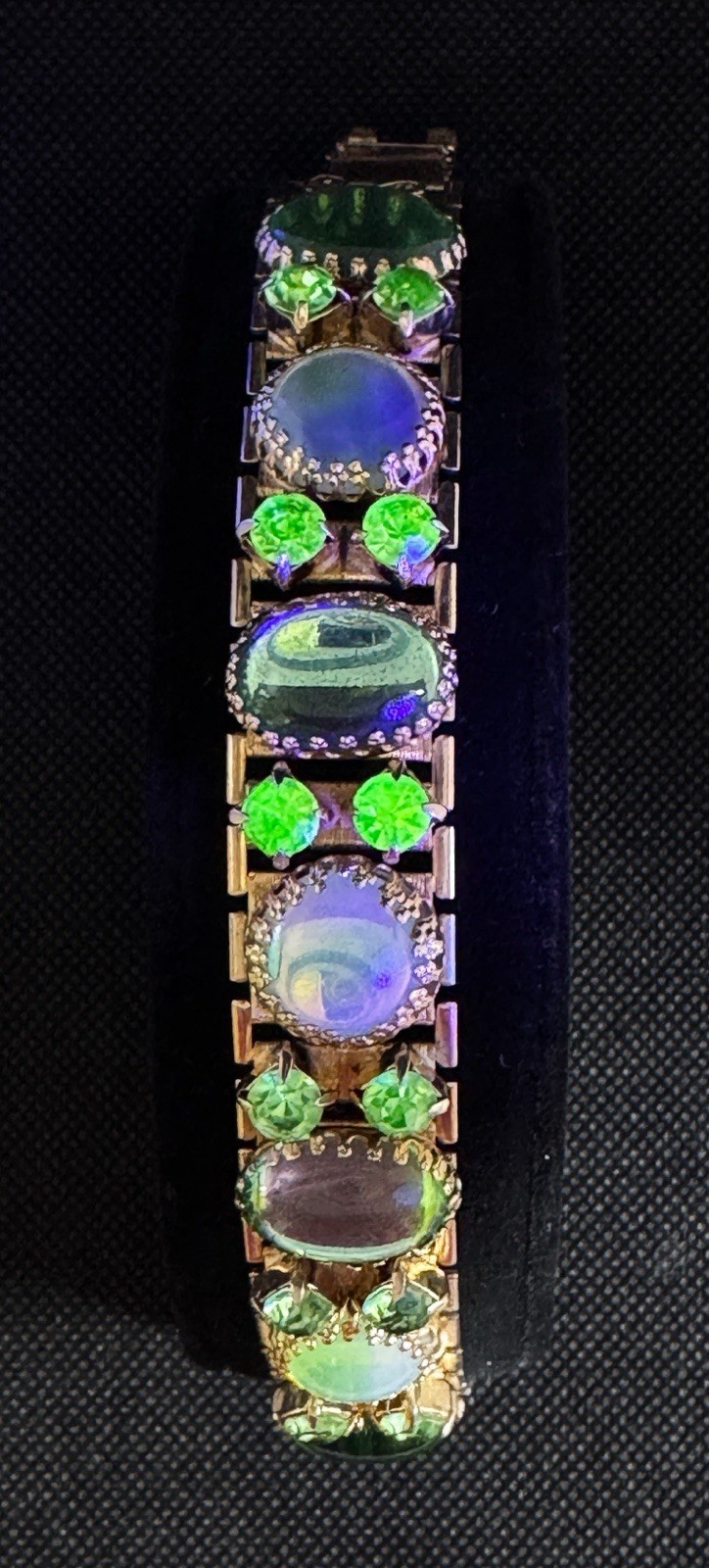 Vtg Green Oval Cabochon Bracelet Round Lt Green Rhinestones Glow Under UV Gold