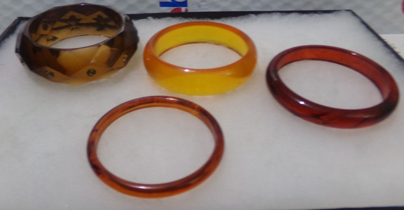VINTAGE BROWN & ORANGE LUCITE BANGLE BRACELET LOT OF 4