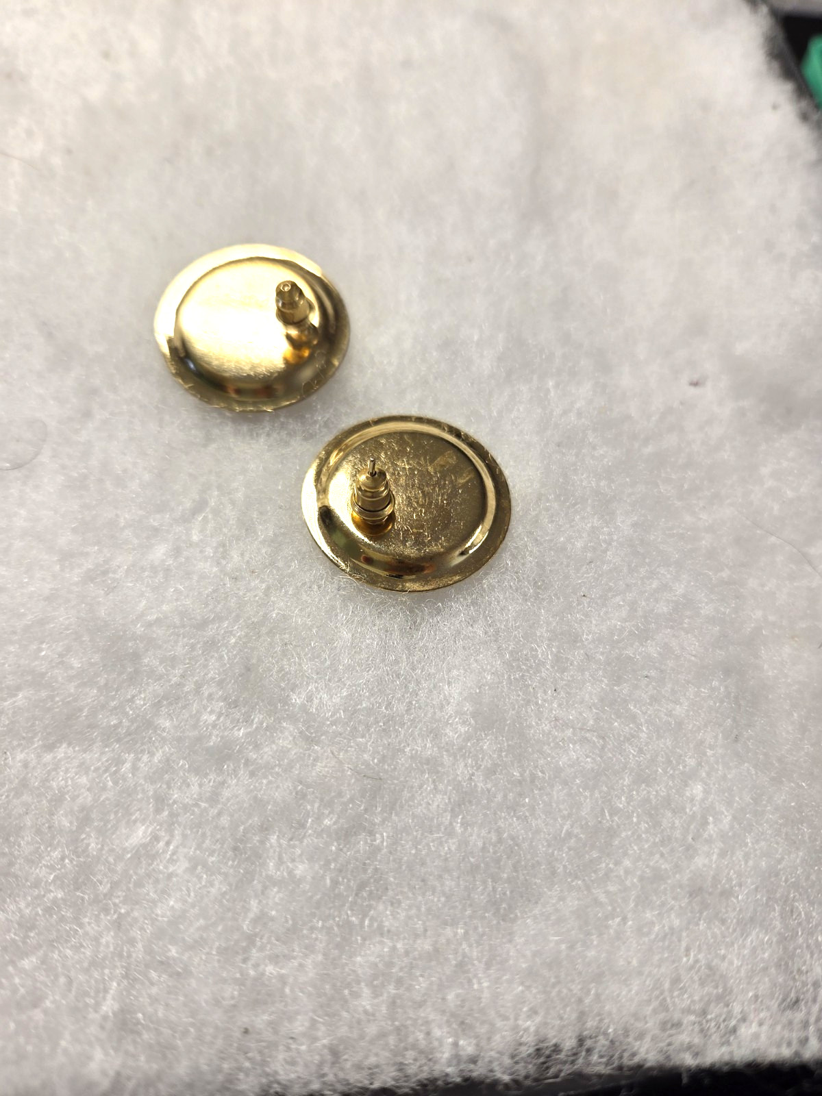Vtg gold tone black white cameo pierced Earrings