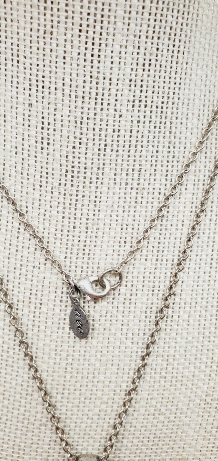 American Eagle Silvertone 1.75″ multiple hearts within pendant necklace 32″ te01