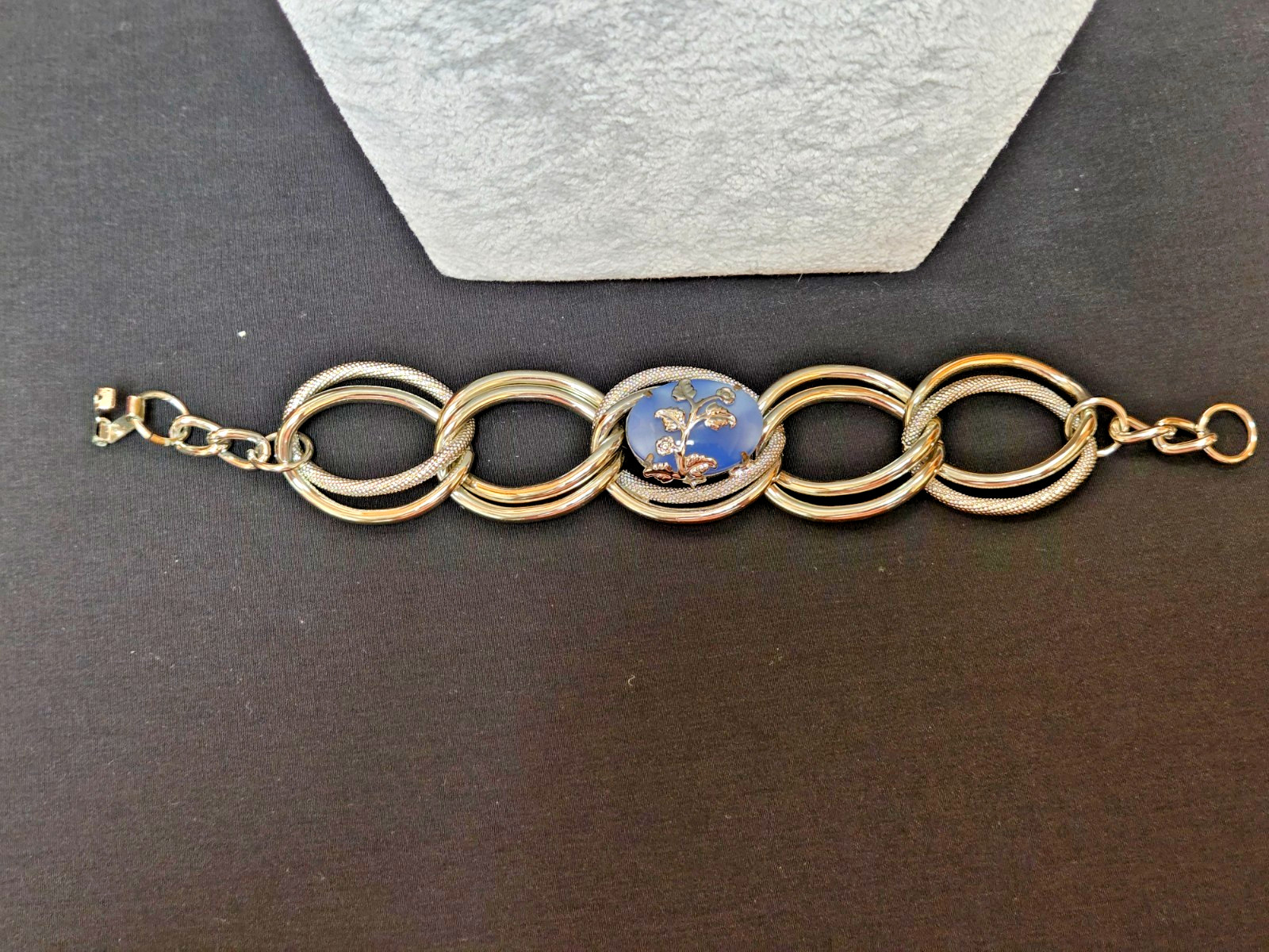 VNTG SILVER TONE TWISTED LARGE LINK BLUE LUCITE CABOCHON NECKLACE & BRACELET SET