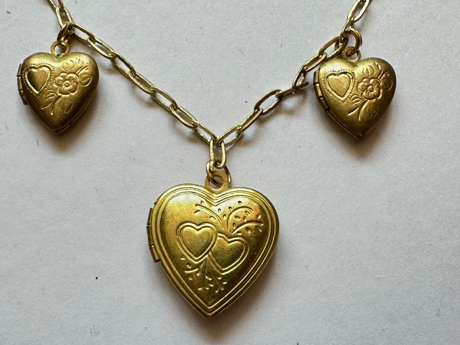 VINTAGE HEART LOCKET 5 MULTI LOCKET NECKLACE BRASS HEARTS FLOWERS 16 TO 18″ VTG