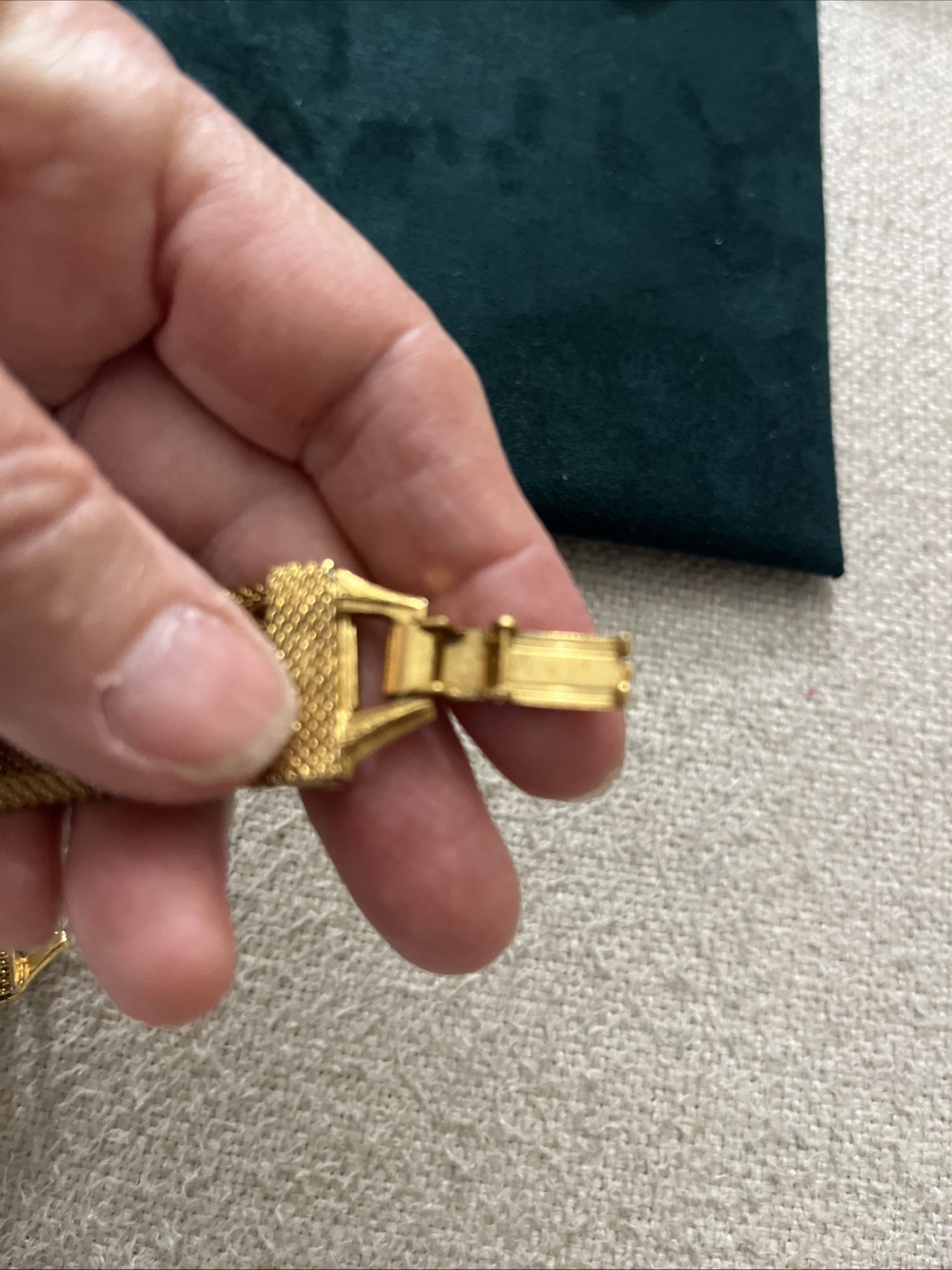 Rare Vintage Gold-Wash Mesh Floral Bracelet w/Cameo & Pearl Detailed Excellent