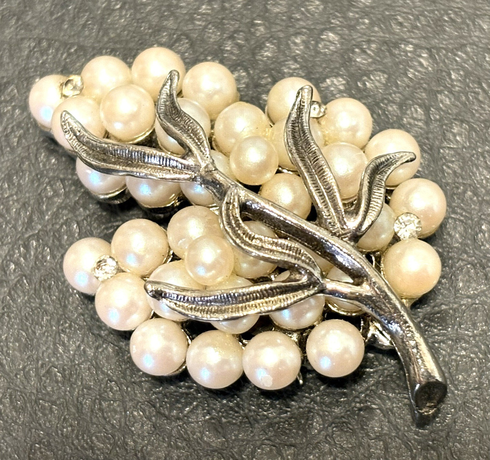 Vintage Silver Tone FAUX PEARL CRYSTAL RHINESTONE Leaf Shape BROOCH