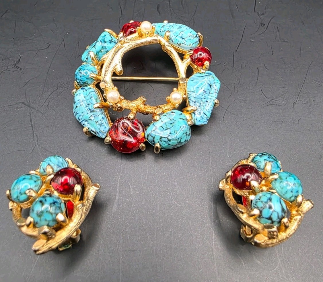 Vintage Unsigned Hattie Carnegie Pressed Turquoise/Red Glass Brooch/Earrings