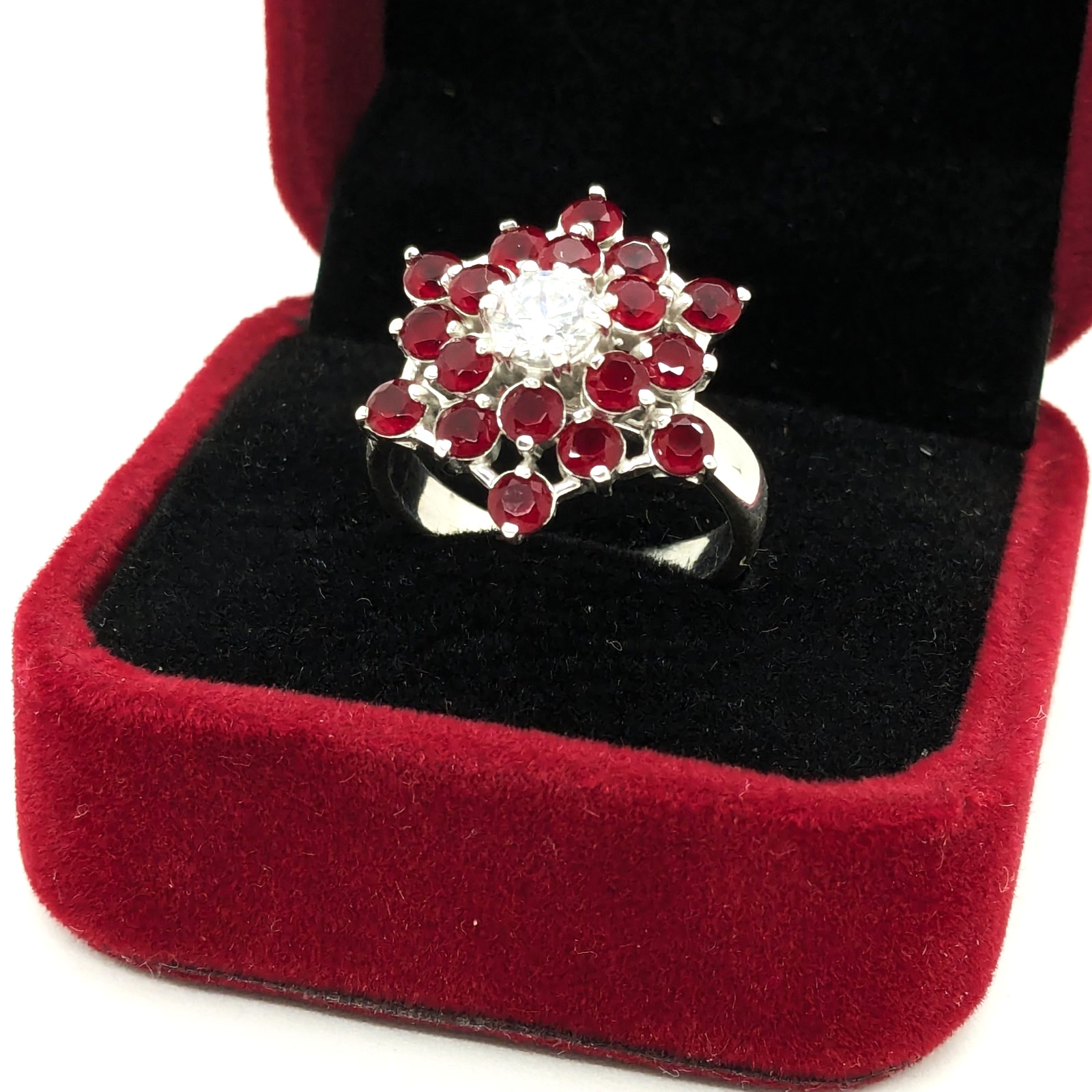 Vintage Luxury RING Sterling Silver 925 with Bright Stones -size: 7.5 (18mm) #68