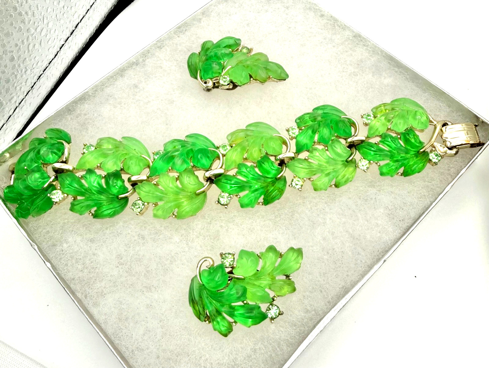 Lisner Vintage Bright green Jelly Lucite oak leaf earrings and Bracelet set