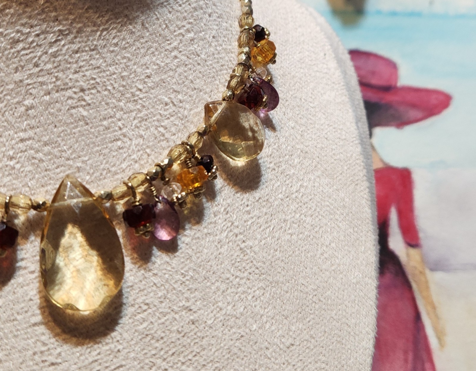 Vtg Cookie Lee faceted Purples/Yellows Lucite Charm Necklace on pale Gold chain