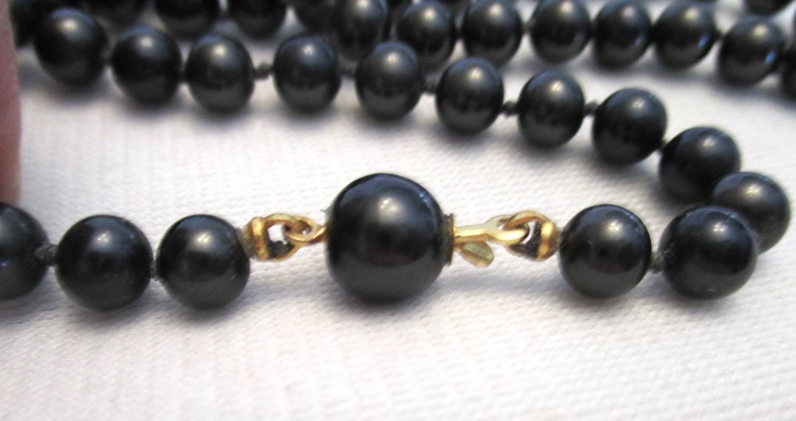 Vtg. Black Glass Pearl Bead Necklace & Pierced Earrings Very Good Condition