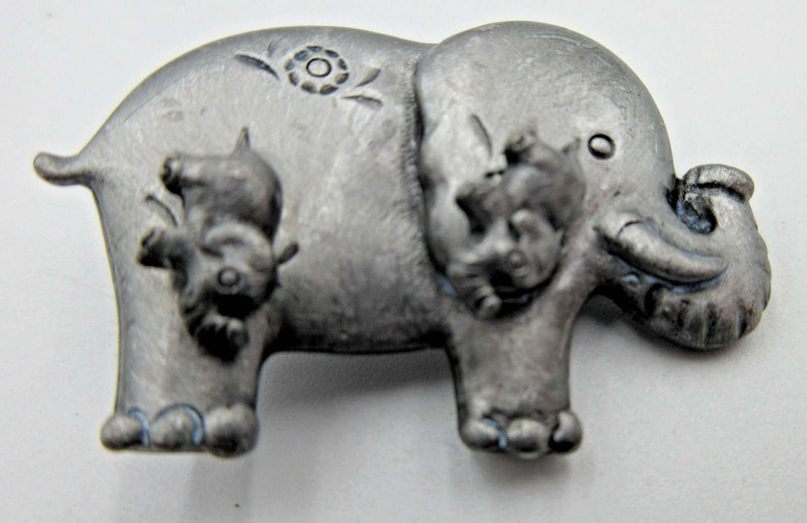 VTG UNUSUAL SET silver tone stud PIERCED DAINTY EARRINGS Elephant flower BROOCH