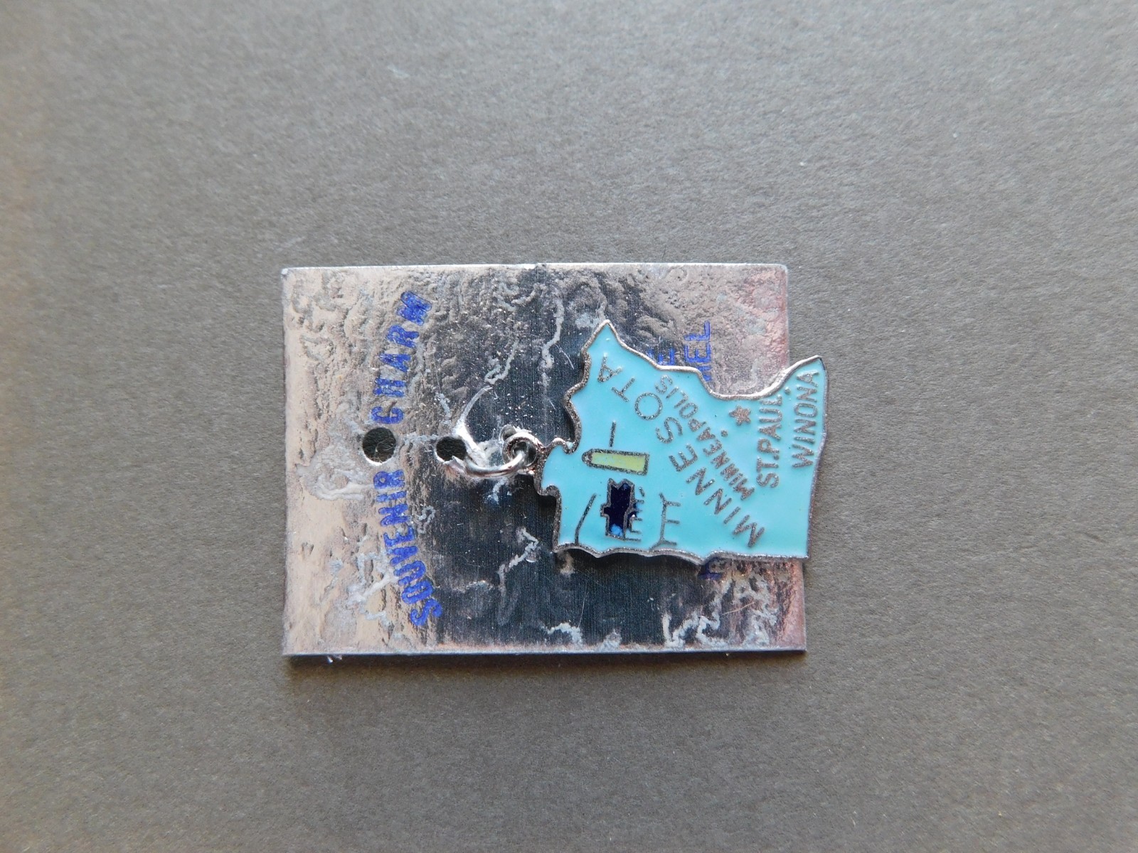 State Charm : Minnesota – Souvenir Charm/Pendant- silver tone & Cloisonne enamel