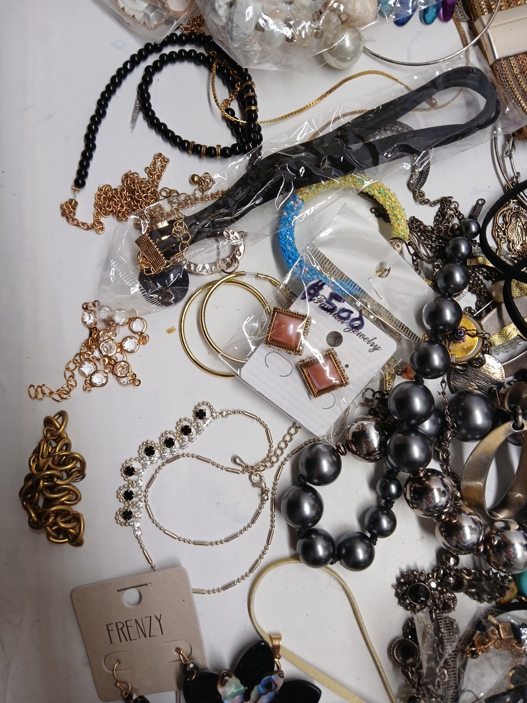 Huge lot Of Jewelry Watches Pearls & More Some new And Used unsearched 4.6lbs