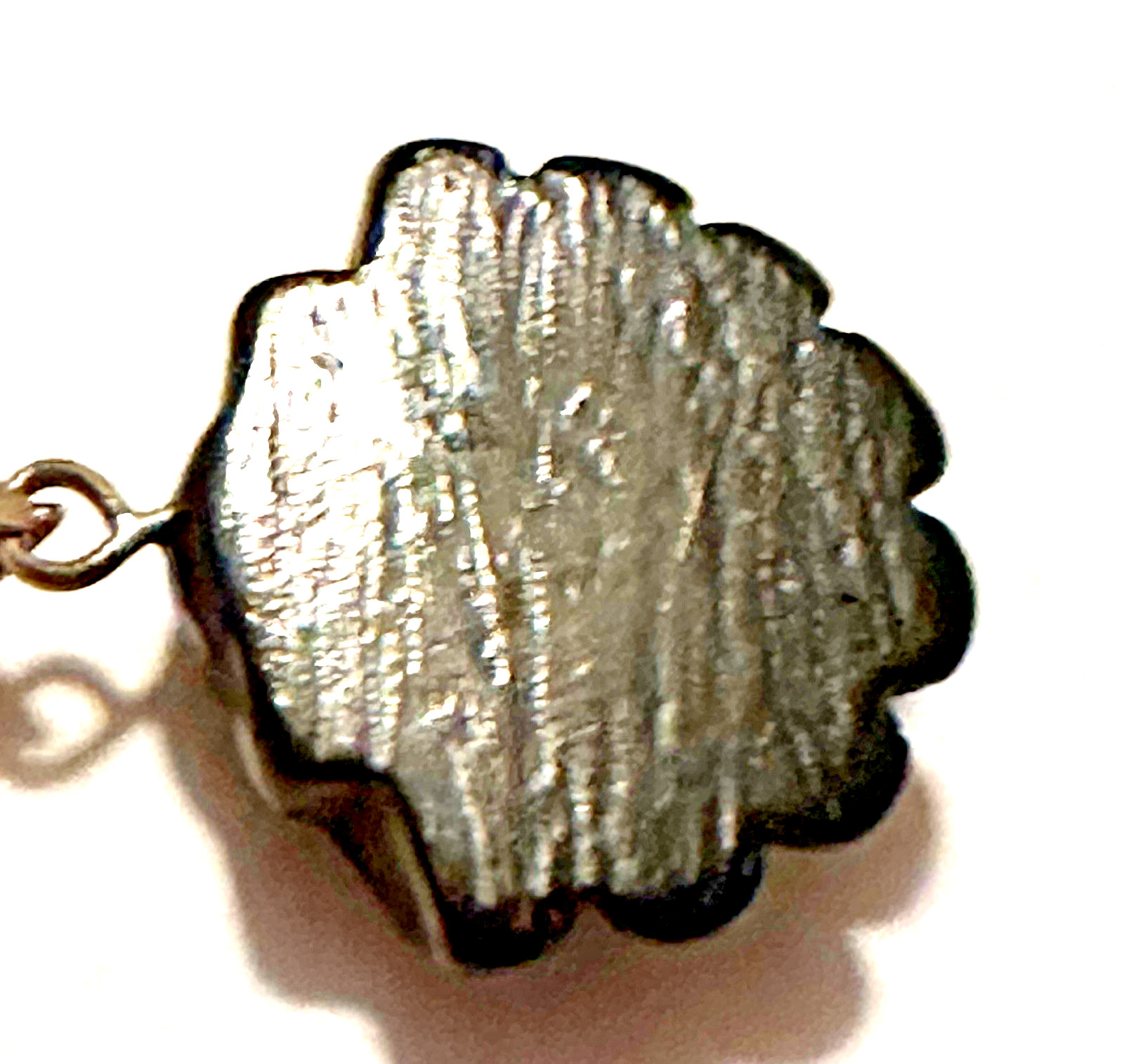 Vintage Signed Sarah Coventry Black Shell Pendant Necklace Silver Tone 18.5″