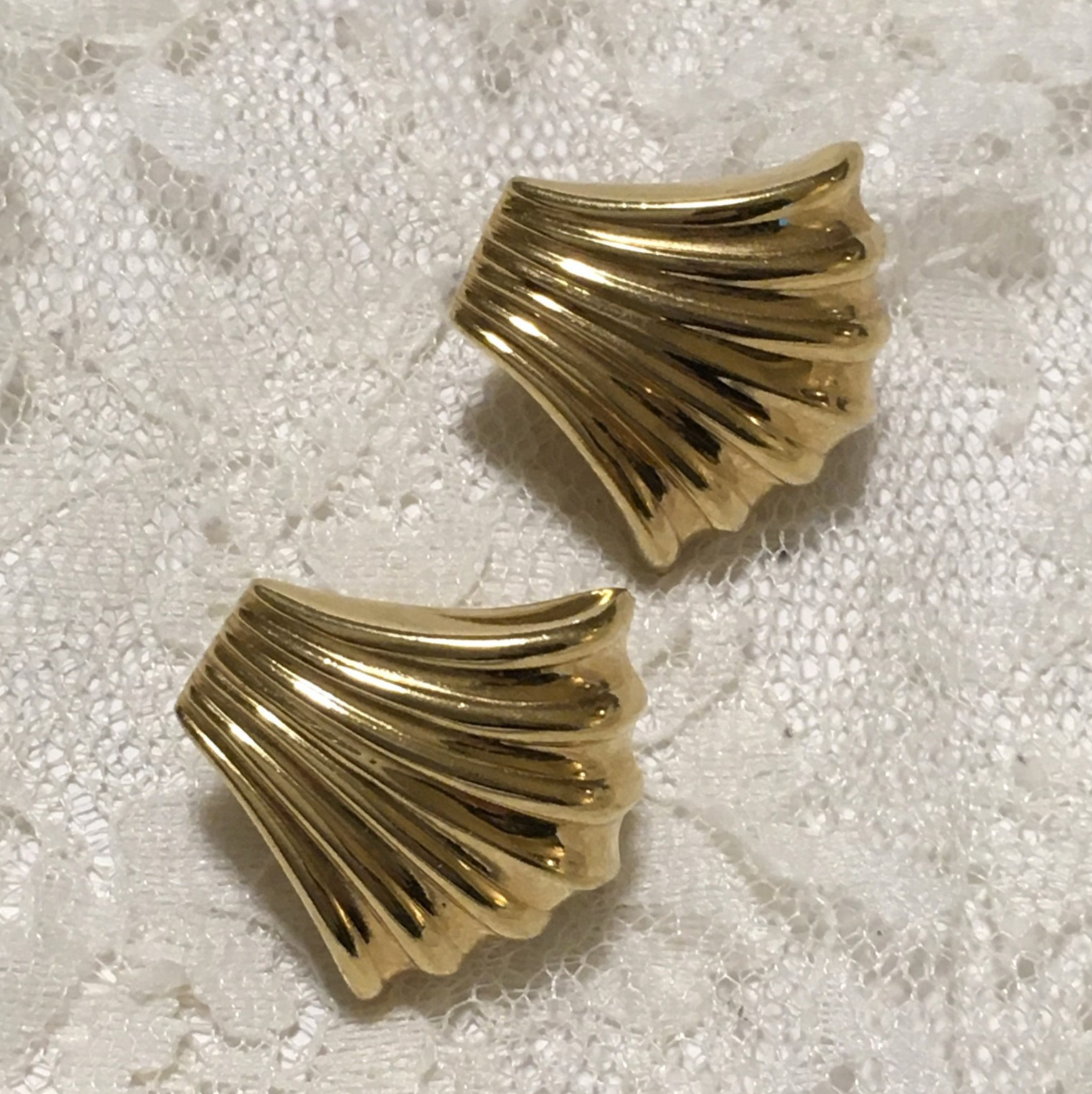 Vintage Napier Shell Shape Screw Back Earrings Nautical Coastal Jewelry