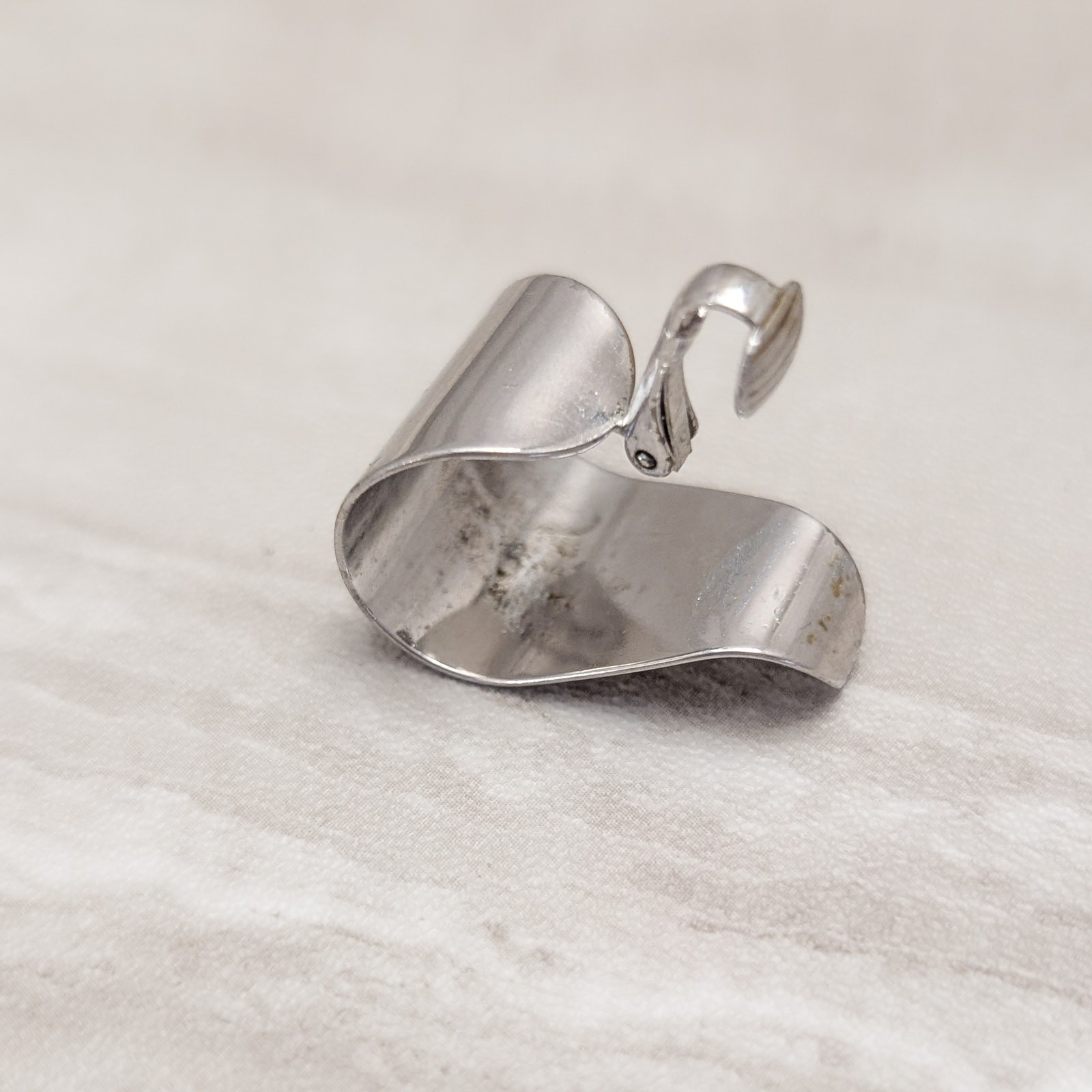 Vintage Avon Clip On Earrings Chunky Mirrored Silver Tone Elongated Hoop 1″