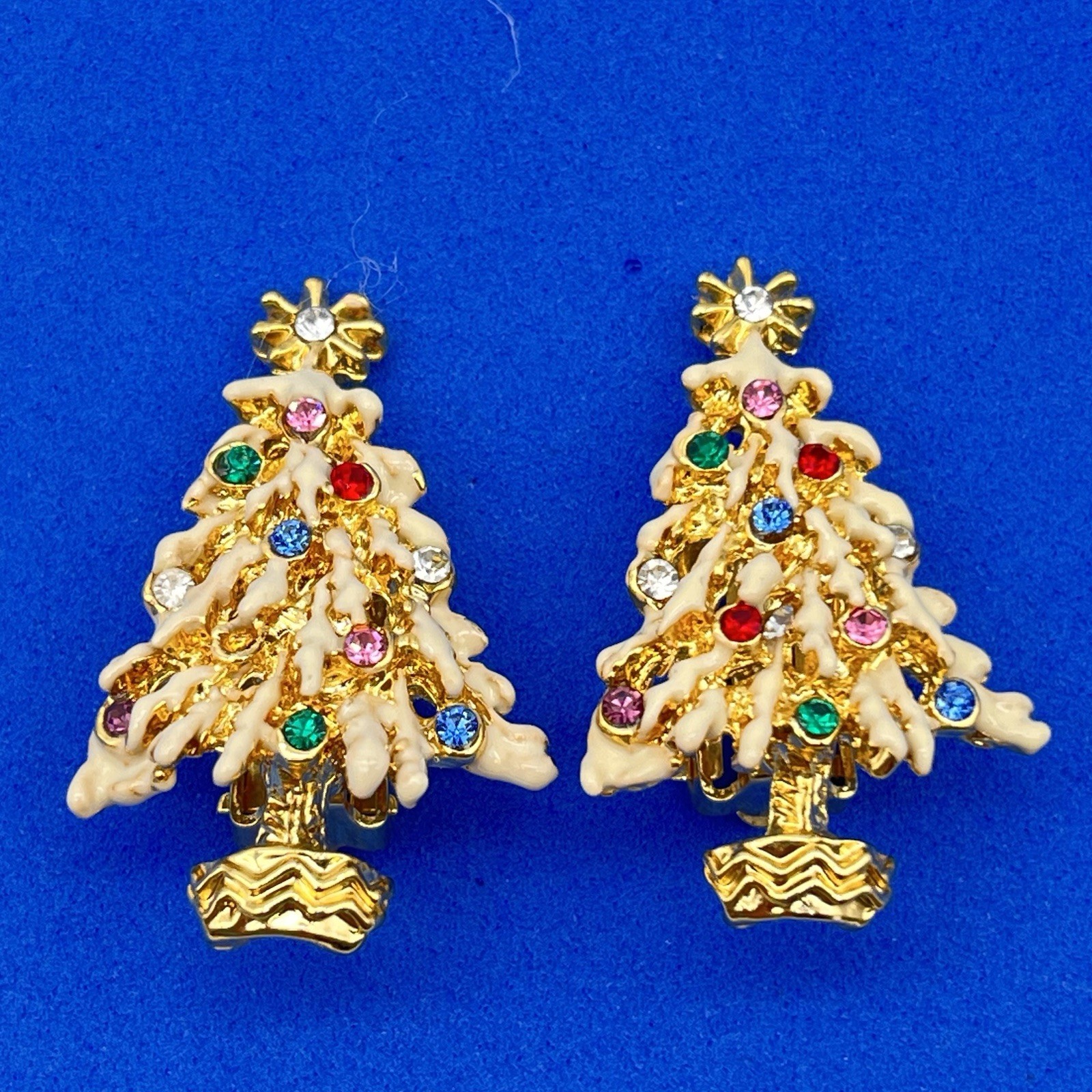 Vintage Christmas Tree Jewelry Set Brooch Clip On Earrings White Snow Frosted