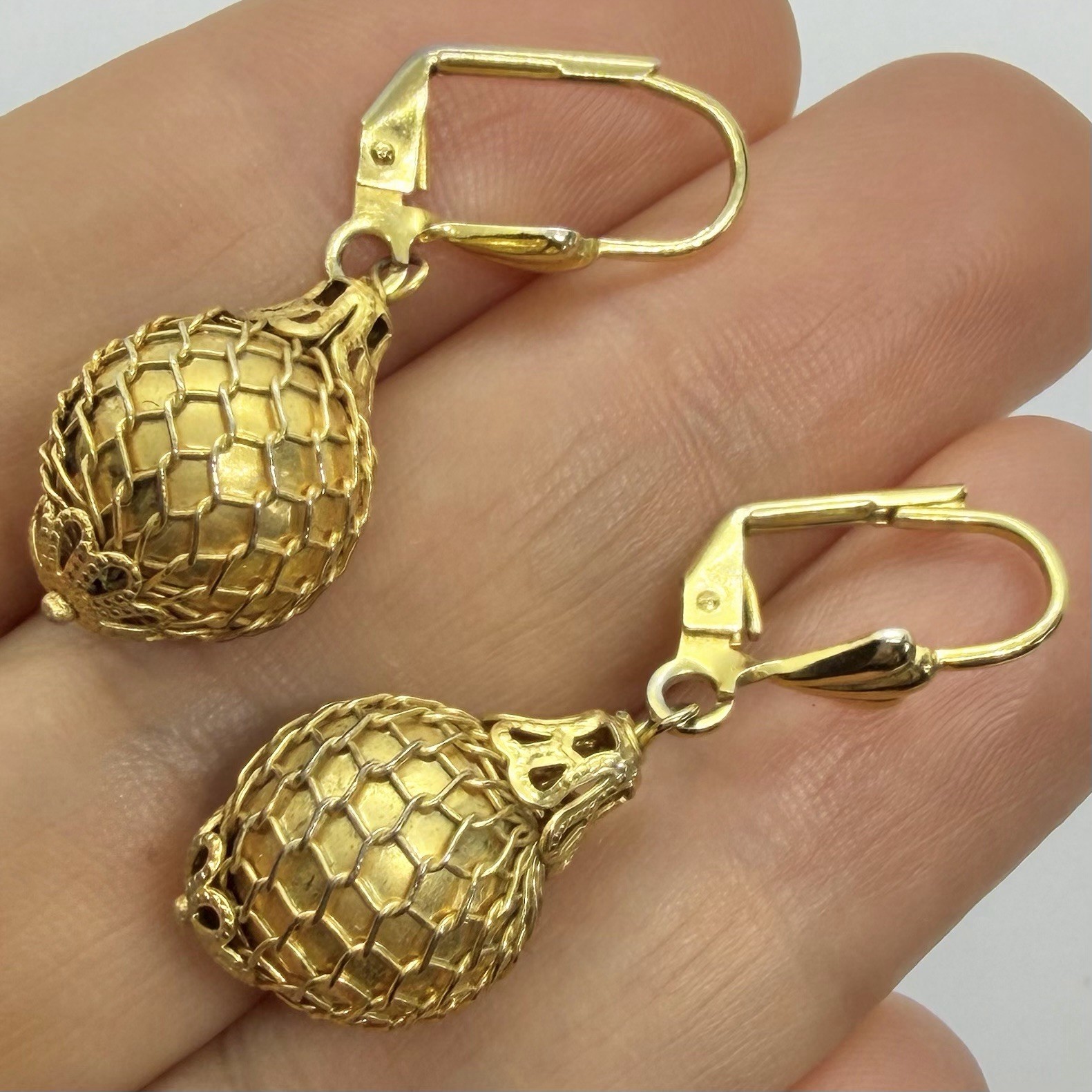 Vtg Mesh Goldtone Bead Dangle Leverback Earrings