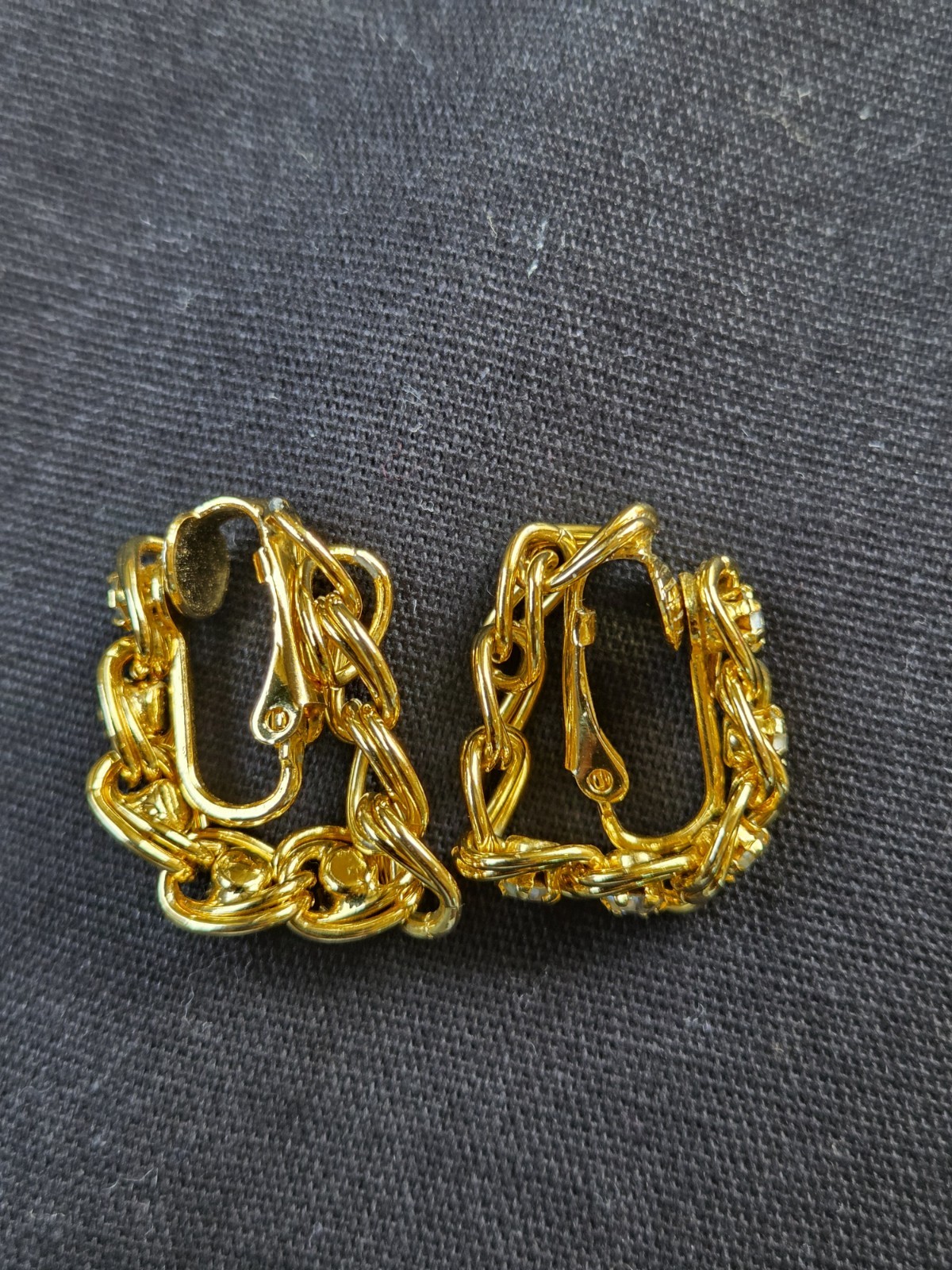 Gorgeous! Goldtone & Rhinestone Necklace(15″) & Clipon Earrings(.75″) Vtg