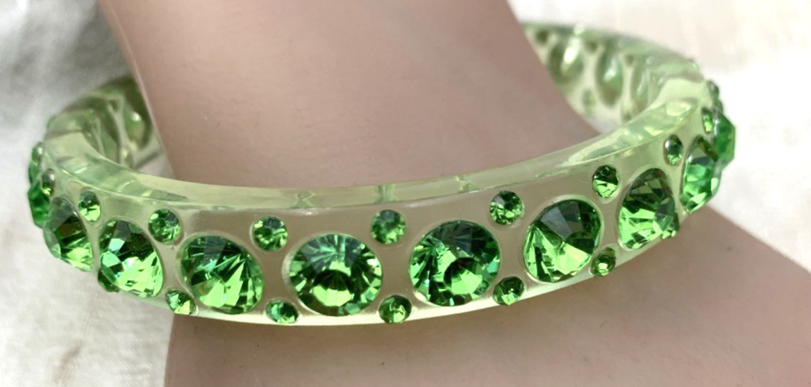 Vintage Art Deco Lucite & Rhinestone Bangle Bracelet Green Clear 8-1/4” IC