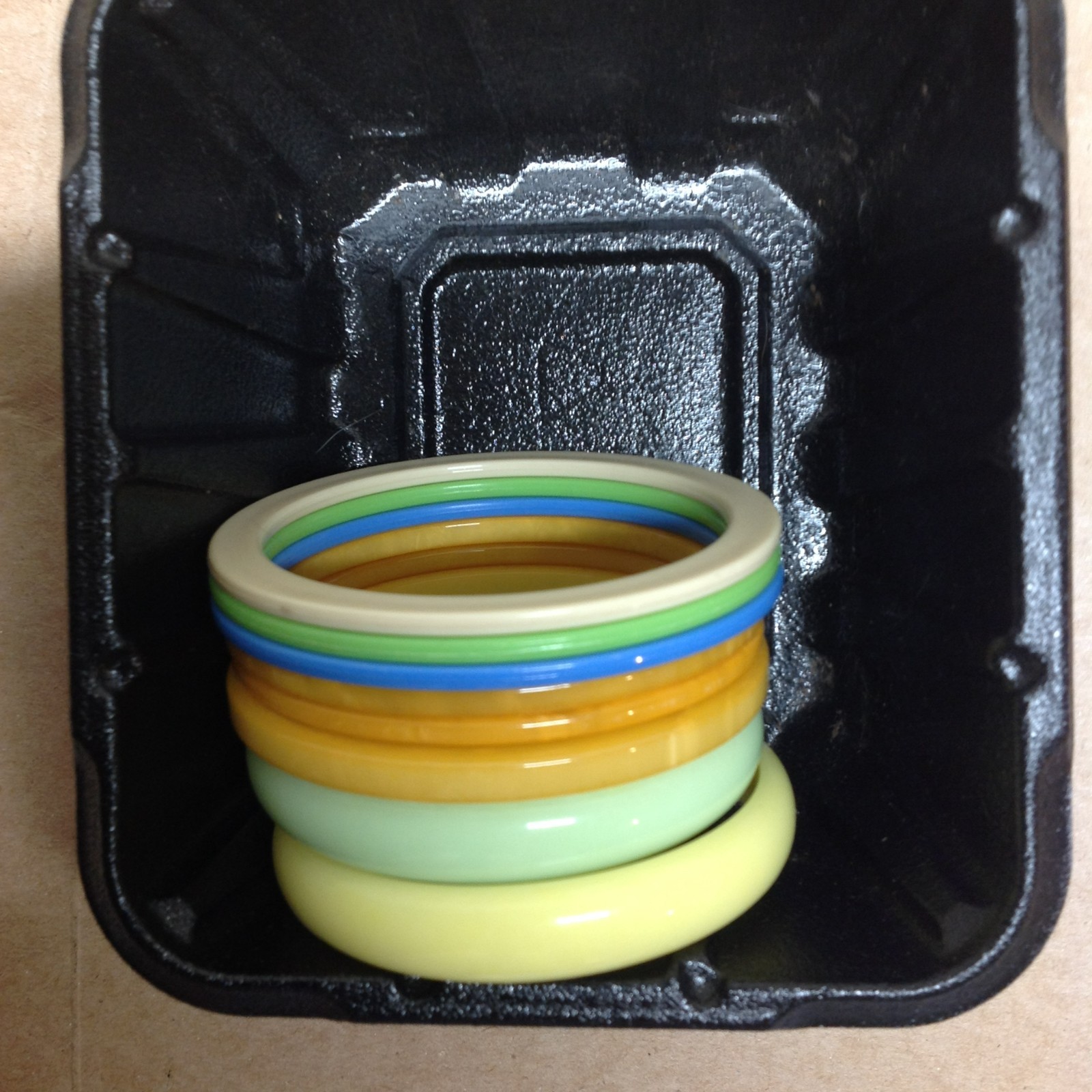 Vtg Lot of 8 Colorful Plastic, Lucite ? , Bakelite ? Stackable Bangle Bracelets