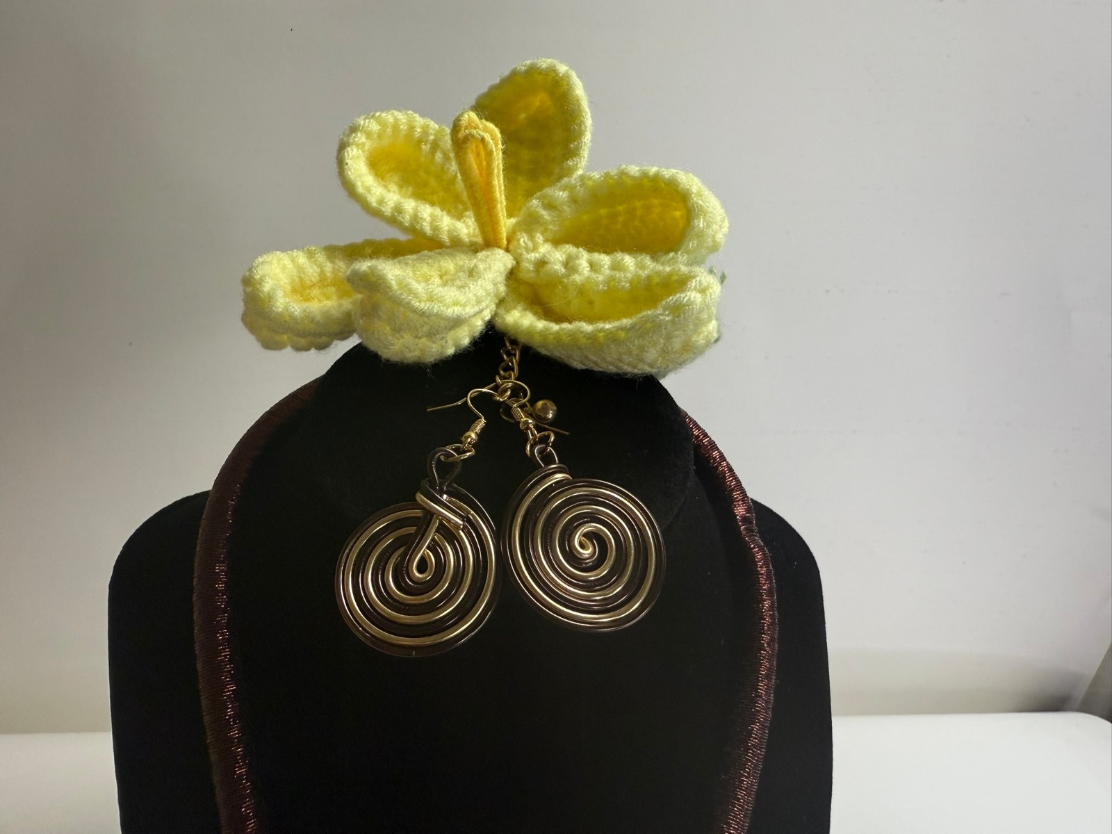 Celluloid Acetate Metal Wire Flower Statement Necklace Set