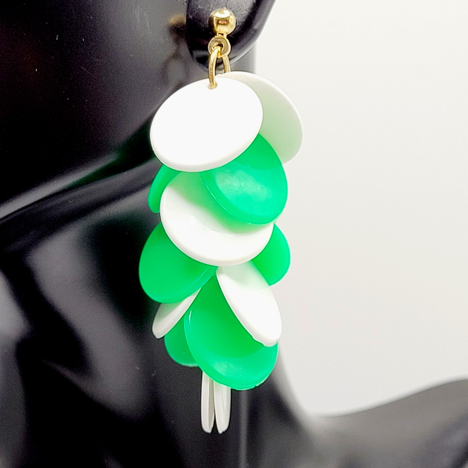 Green and White Multiple Plastic Disc Wiggly Dangle Vintage 80s Pierced Earrings