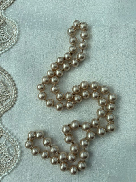 8mm Cream Golden Glass Pearl Strand – Individually Knotted, 122g, High Luster