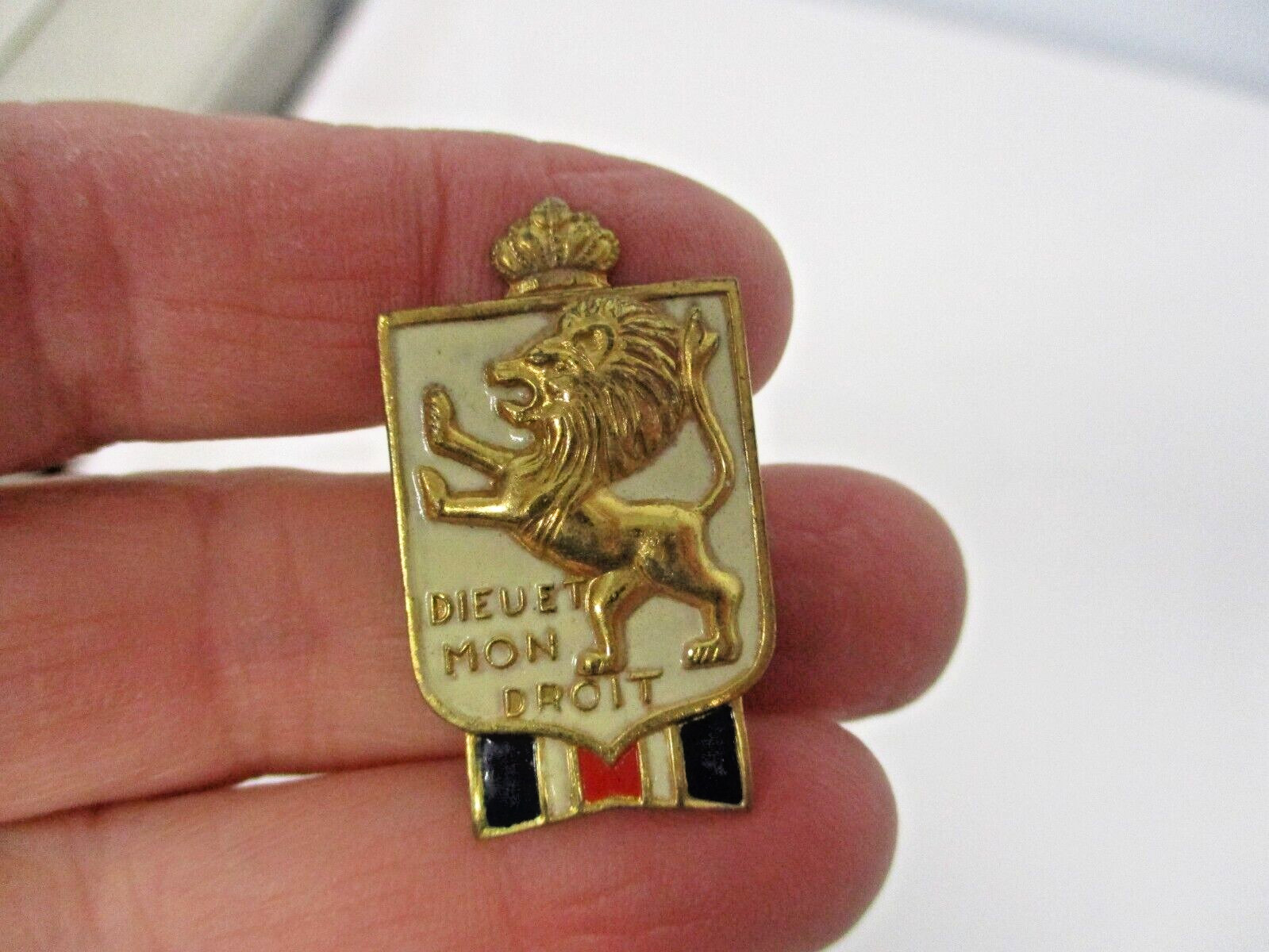 VINTAGE UNITED KINGDOM DIEU ET MON DROIT “GOD AND MY RIGHT” BROOCH PIN